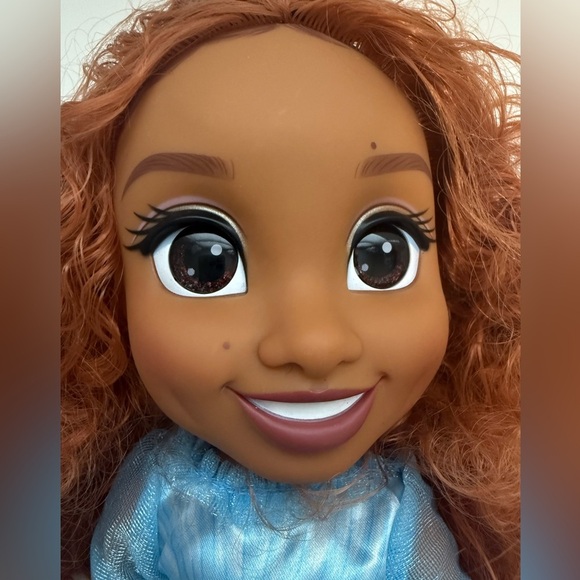 Disney Princess Singing and Styling Ariel doll - Picture 10 of 11